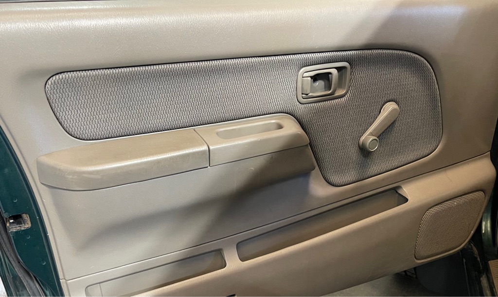 2002 NISSAN FRONTIER XE-V6