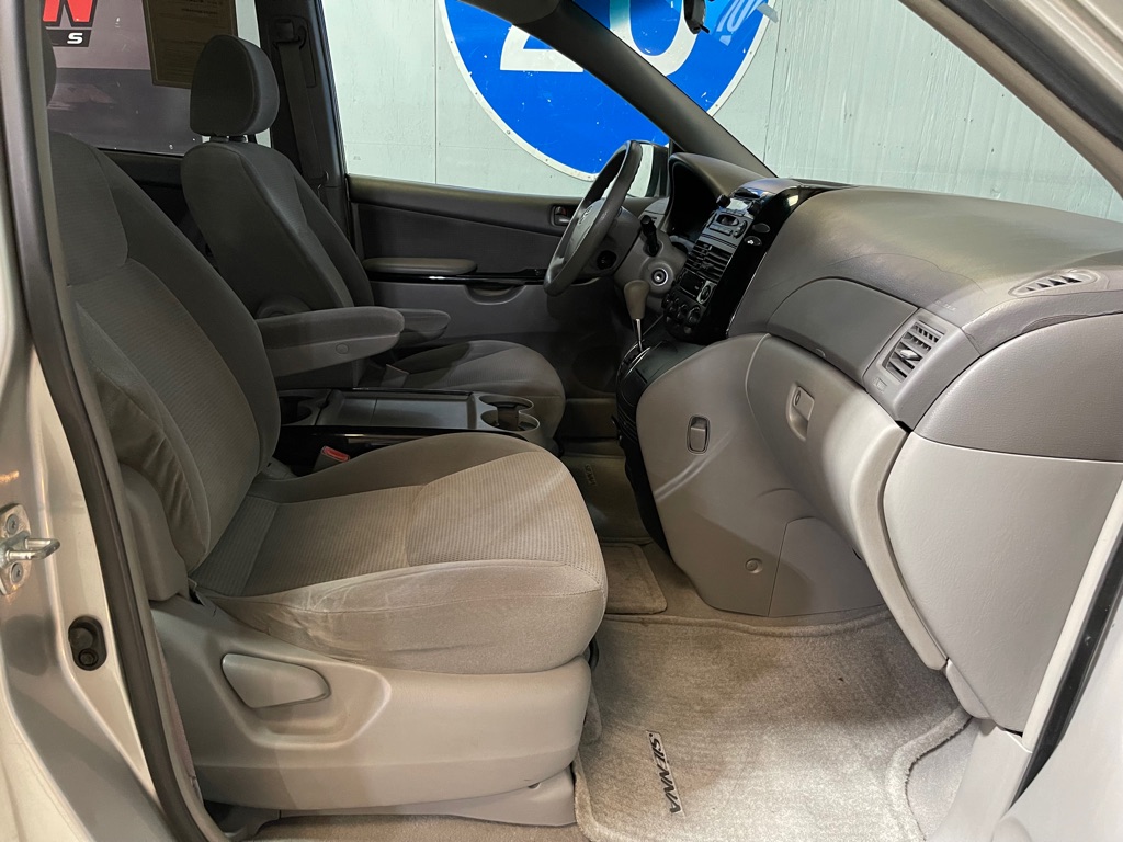 2004 TOYOTA SIENNA CE 7 PASSENGER