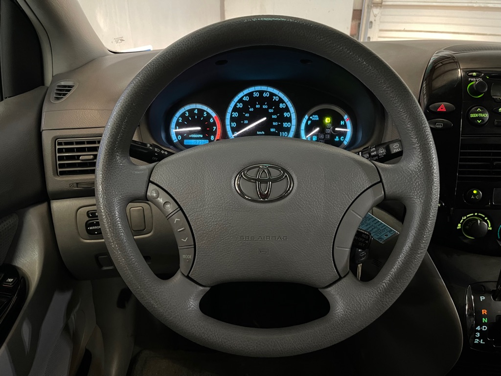 2004 TOYOTA SIENNA CE 7 PASSENGER