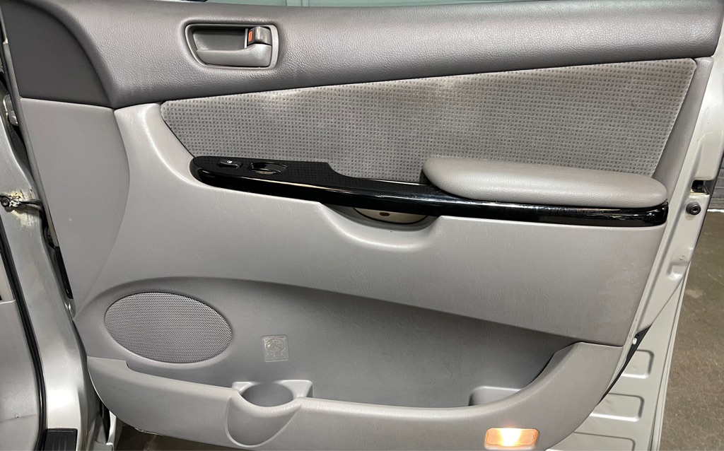2004 TOYOTA SIENNA CE 7 PASSENGER