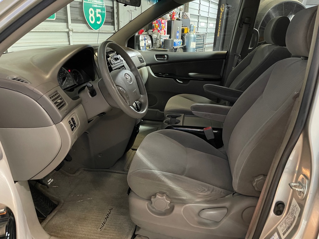 2004 TOYOTA SIENNA CE 7 PASSENGER