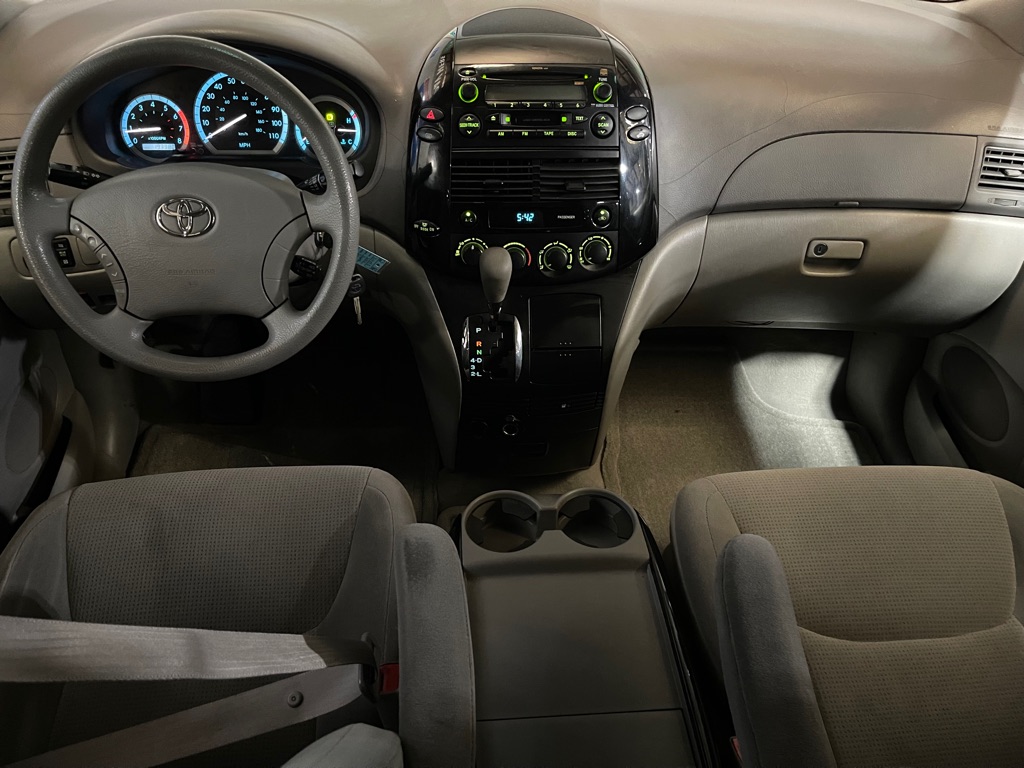 2004 TOYOTA SIENNA CE 7 PASSENGER