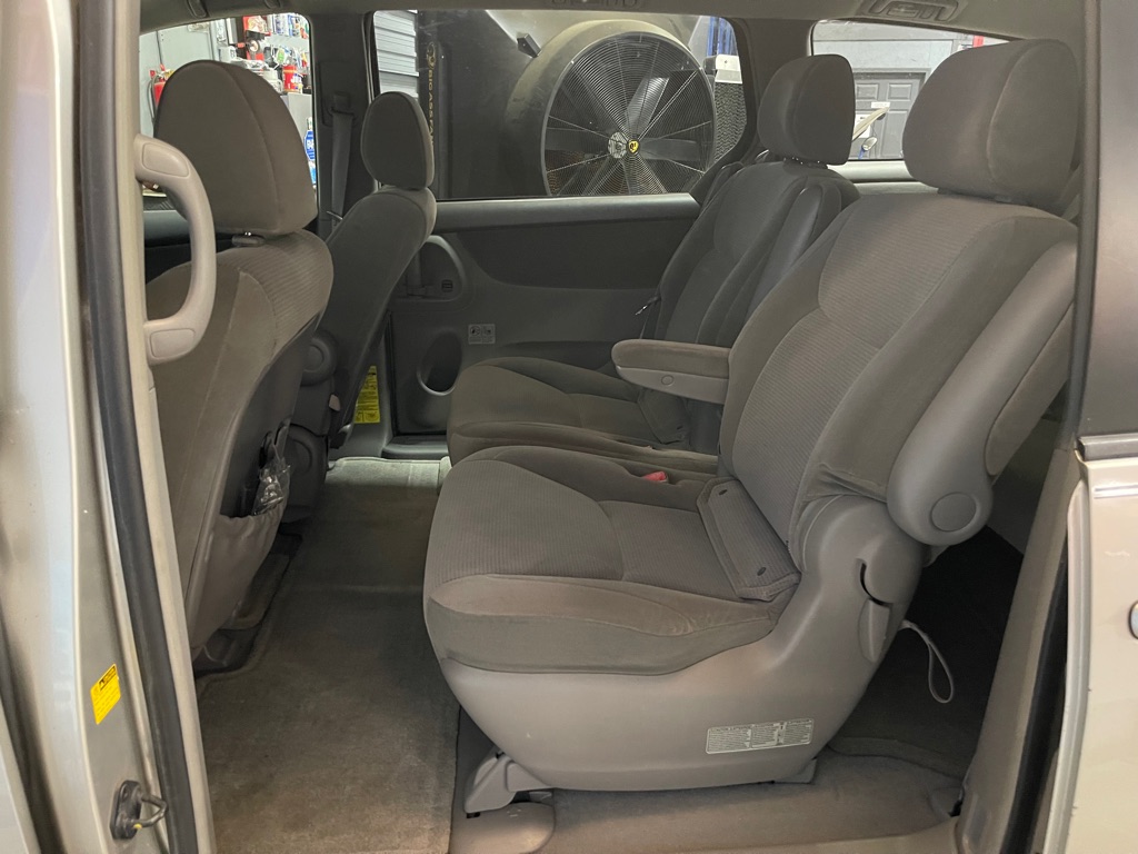 2004 TOYOTA SIENNA CE 7 PASSENGER