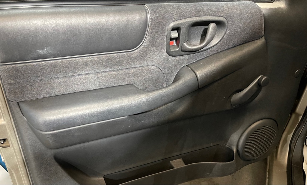 1998 CHEVROLET S-10 LS