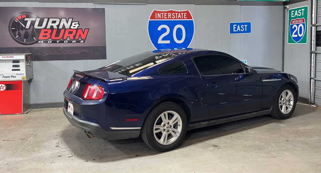 2011 FORD MUSTANG