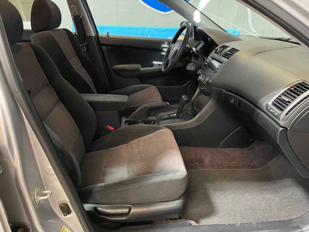 2005 HONDA ACCORD LX