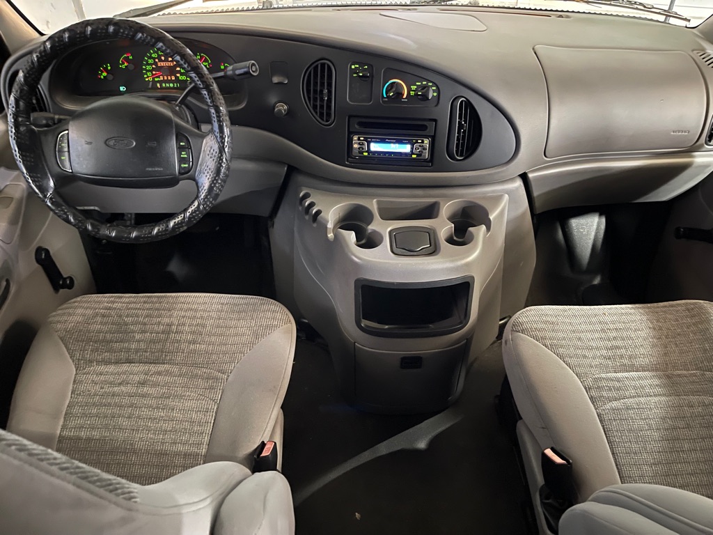 2002 FORD E-SERIES E-150