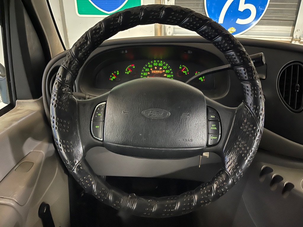 2002 FORD E-SERIES E-150
