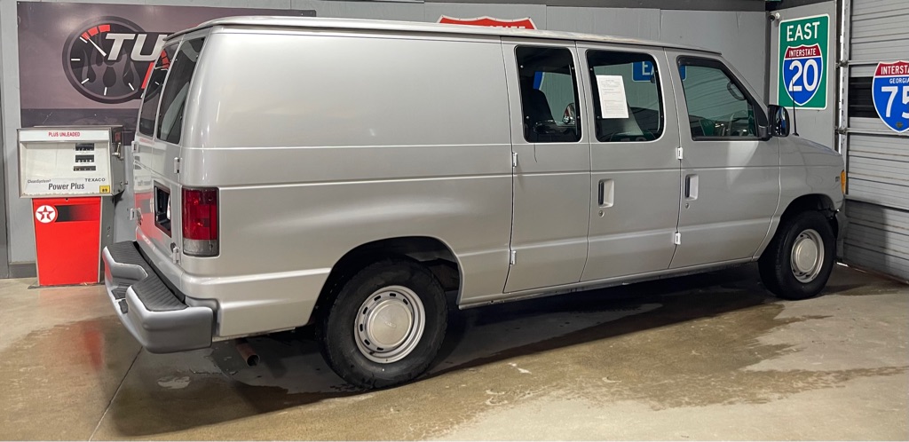 2002 FORD E-SERIES E-150