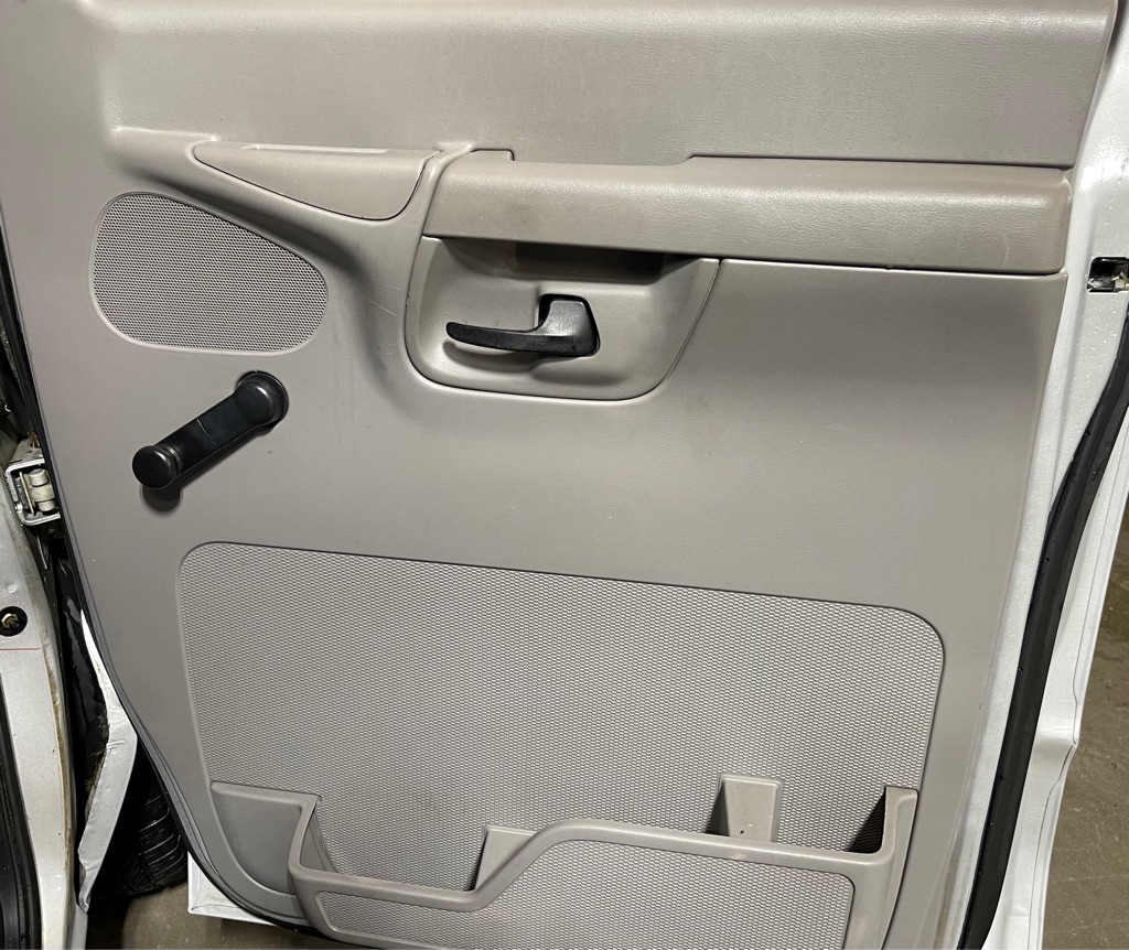 2002 FORD E-SERIES E-150