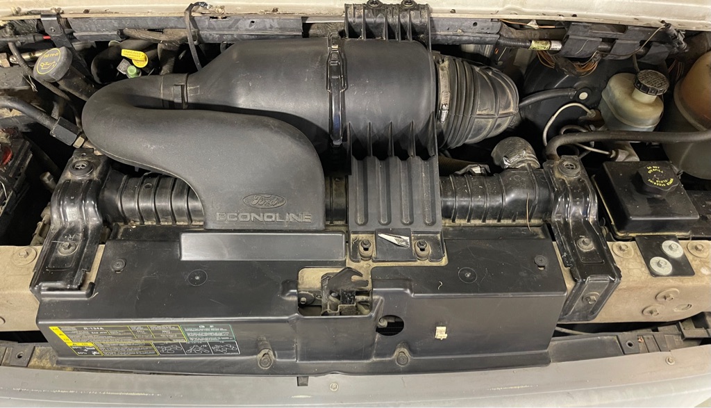 2002 FORD E-SERIES E-150
