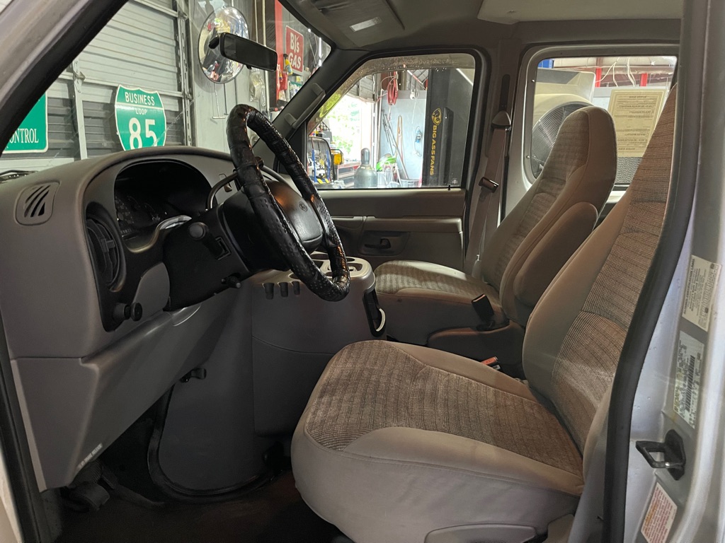 2002 FORD E-SERIES E-150