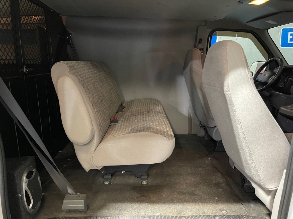 2002 FORD E-SERIES E-150