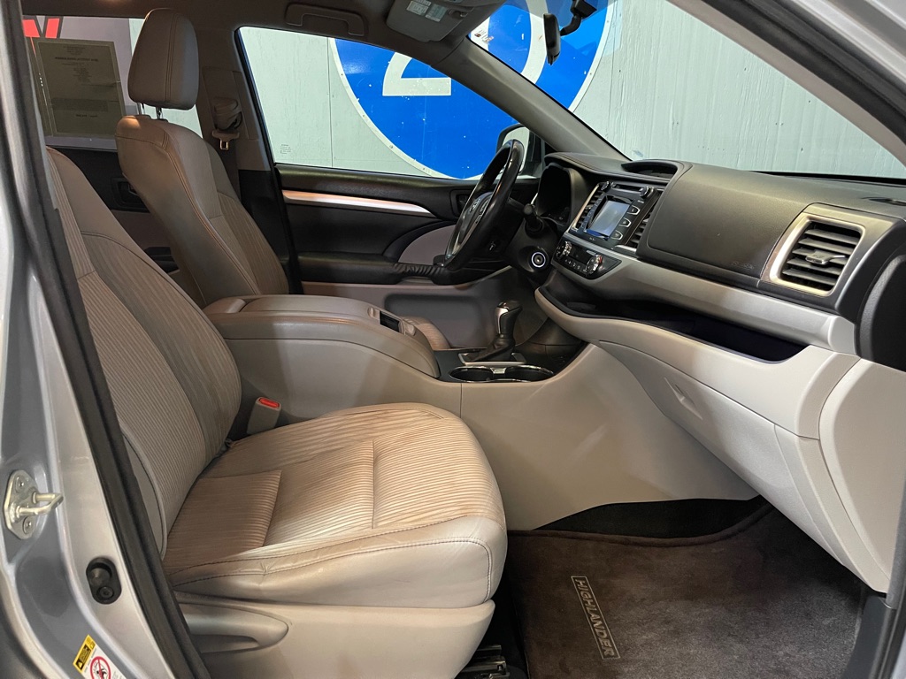 2014 TOYOTA HIGHLANDER LE