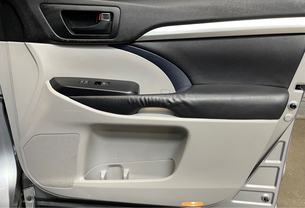 2014 TOYOTA HIGHLANDER LE