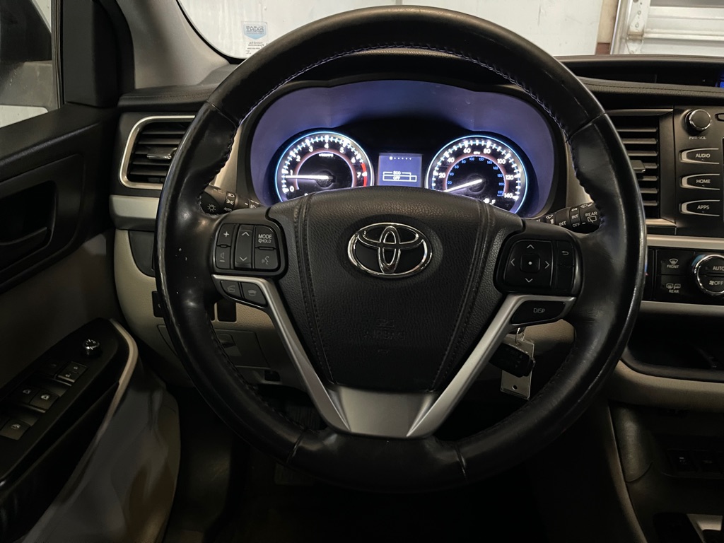 2014 TOYOTA HIGHLANDER LE