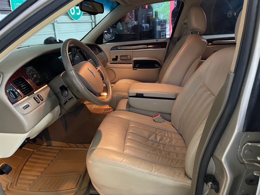 2005 LINCOLN TOWN CAR SIGNATURE