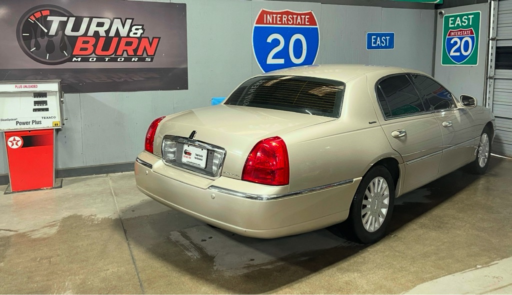 2005 LINCOLN TOWN CAR SIGNATURE