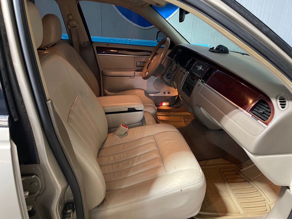 2005 LINCOLN TOWN CAR SIGNATURE