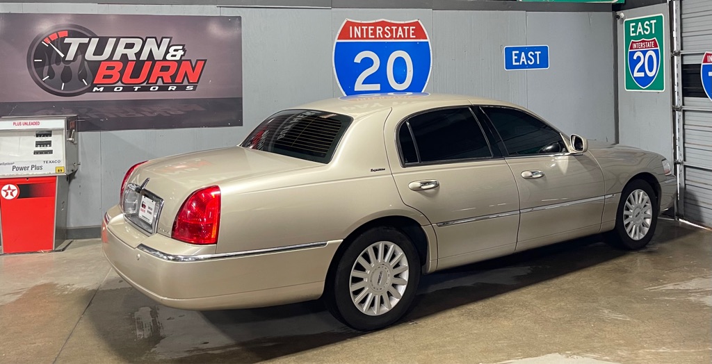 2005 LINCOLN TOWN CAR SIGNATURE