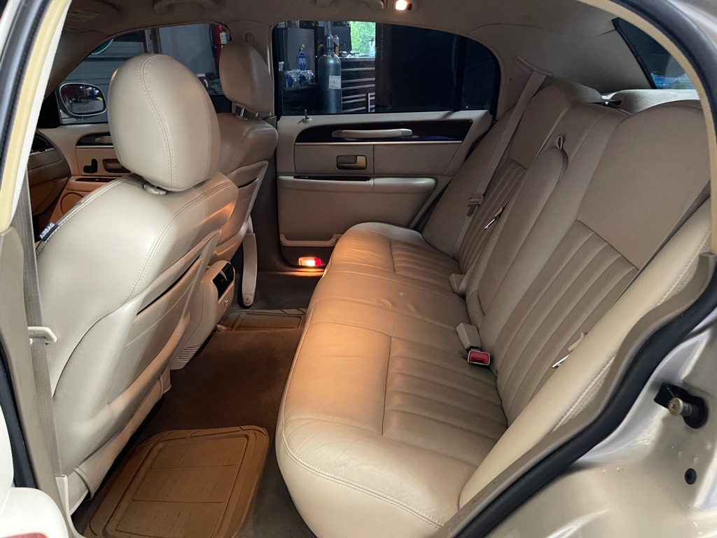 2005 LINCOLN TOWN CAR SIGNATURE