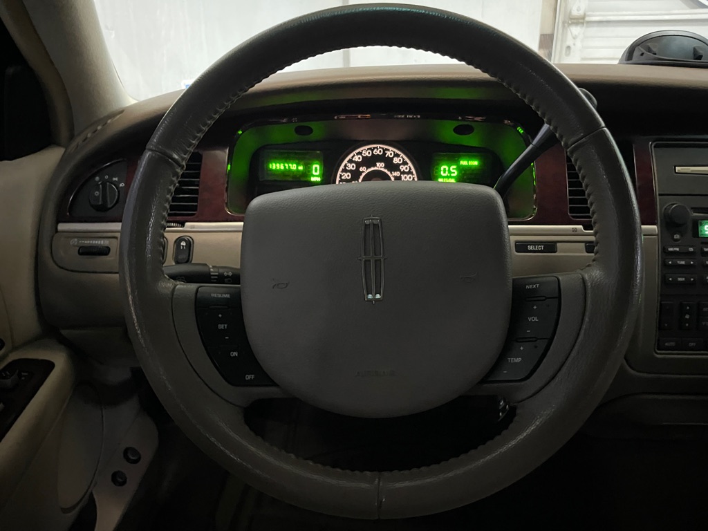 2005 LINCOLN TOWN CAR SIGNATURE