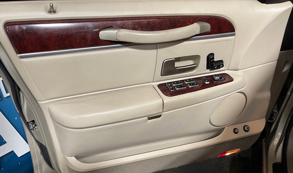 2005 LINCOLN TOWN CAR SIGNATURE