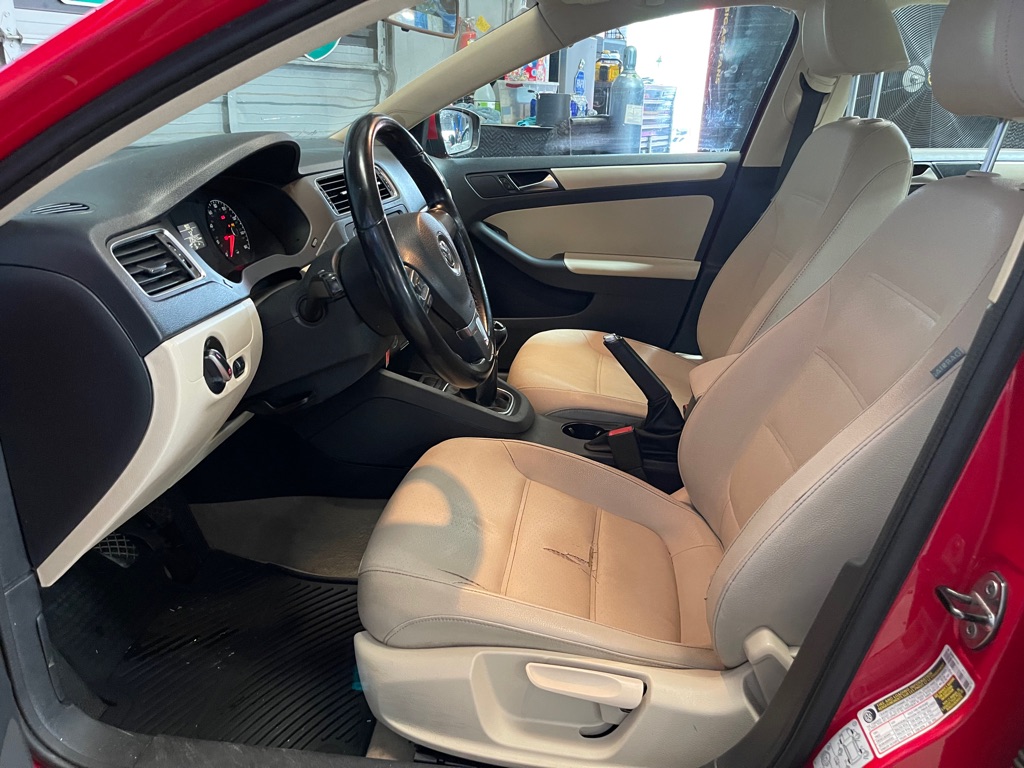 2011 VOLKSWAGEN JETTA SE