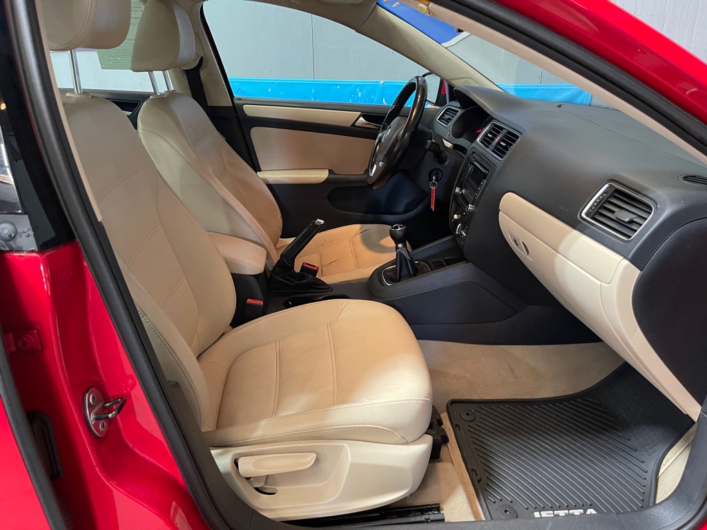 2011 VOLKSWAGEN JETTA SE