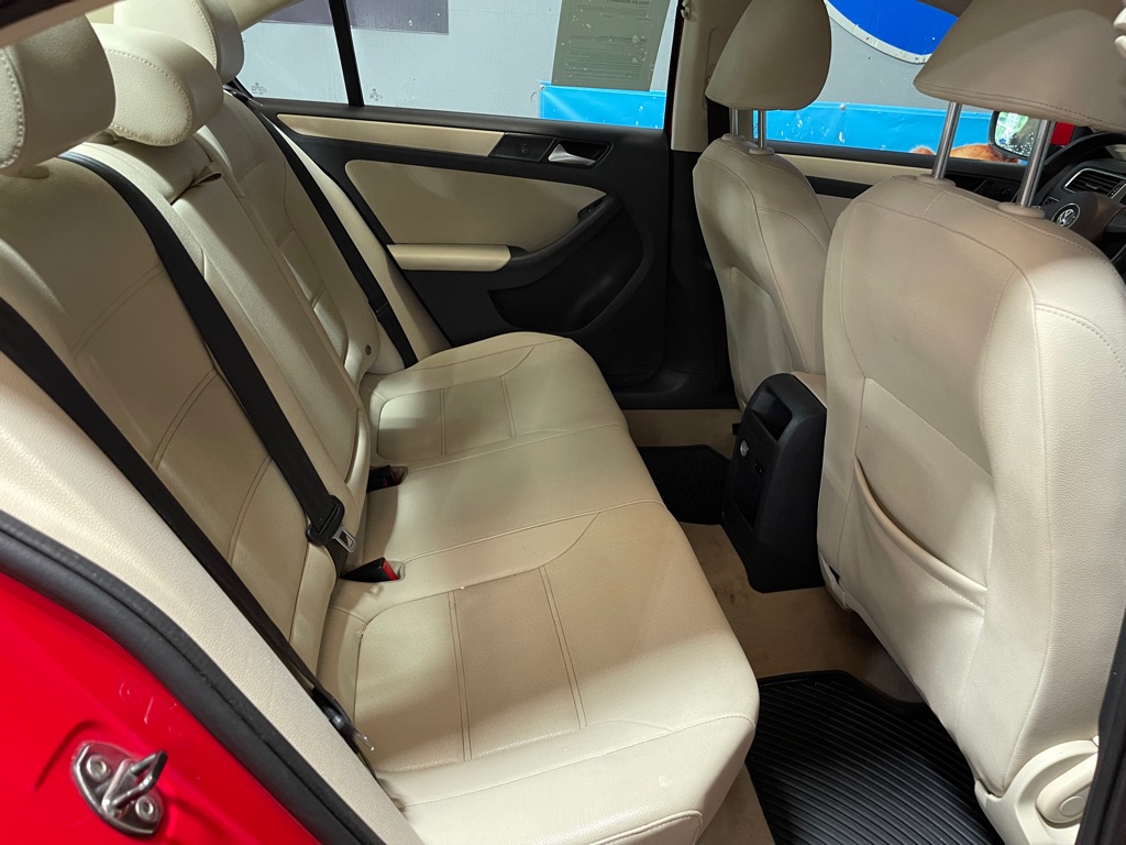 2011 VOLKSWAGEN JETTA SE