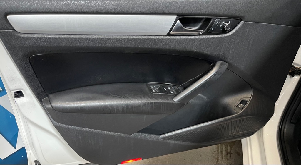 2012 VOLKSWAGEN PASSAT SE