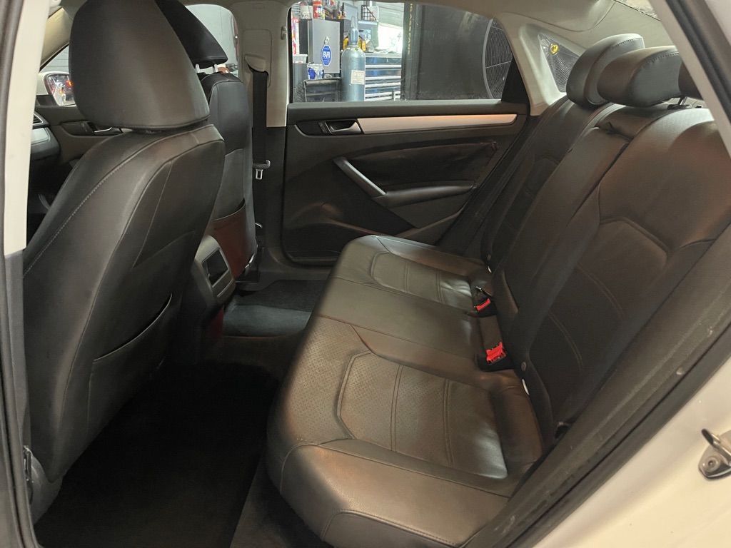 2012 VOLKSWAGEN PASSAT SE