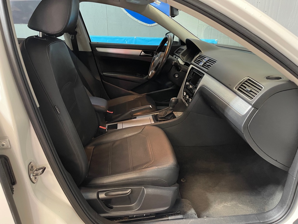2012 VOLKSWAGEN PASSAT SE
