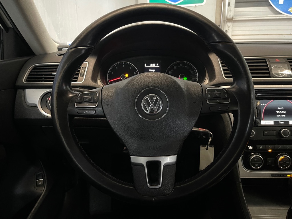 2012 VOLKSWAGEN PASSAT SE