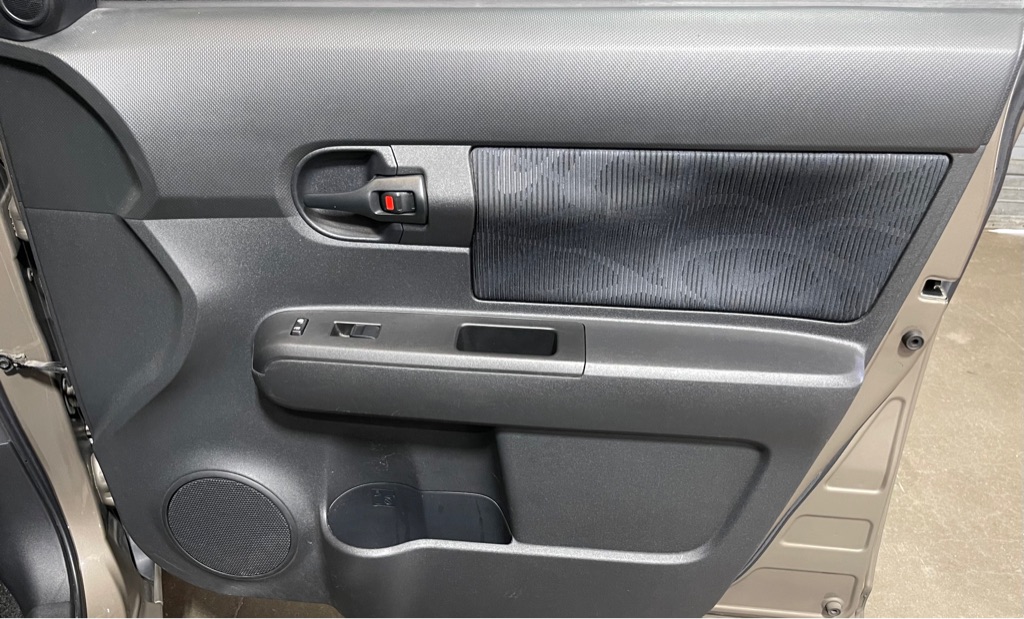 2011 SCION XB BASE
