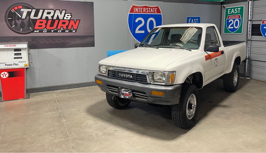 1990 TOYOTA PICKUP DELUXE