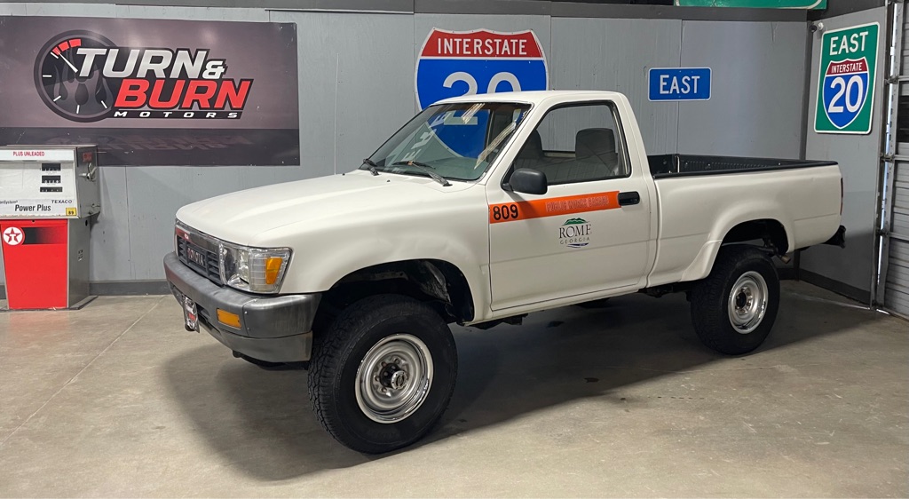 1990 TOYOTA PICKUP DELUXE