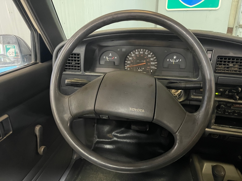 1990 TOYOTA PICKUP DELUXE