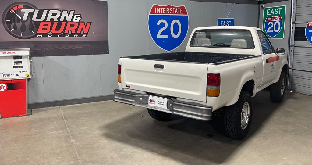 1990 TOYOTA PICKUP DELUXE