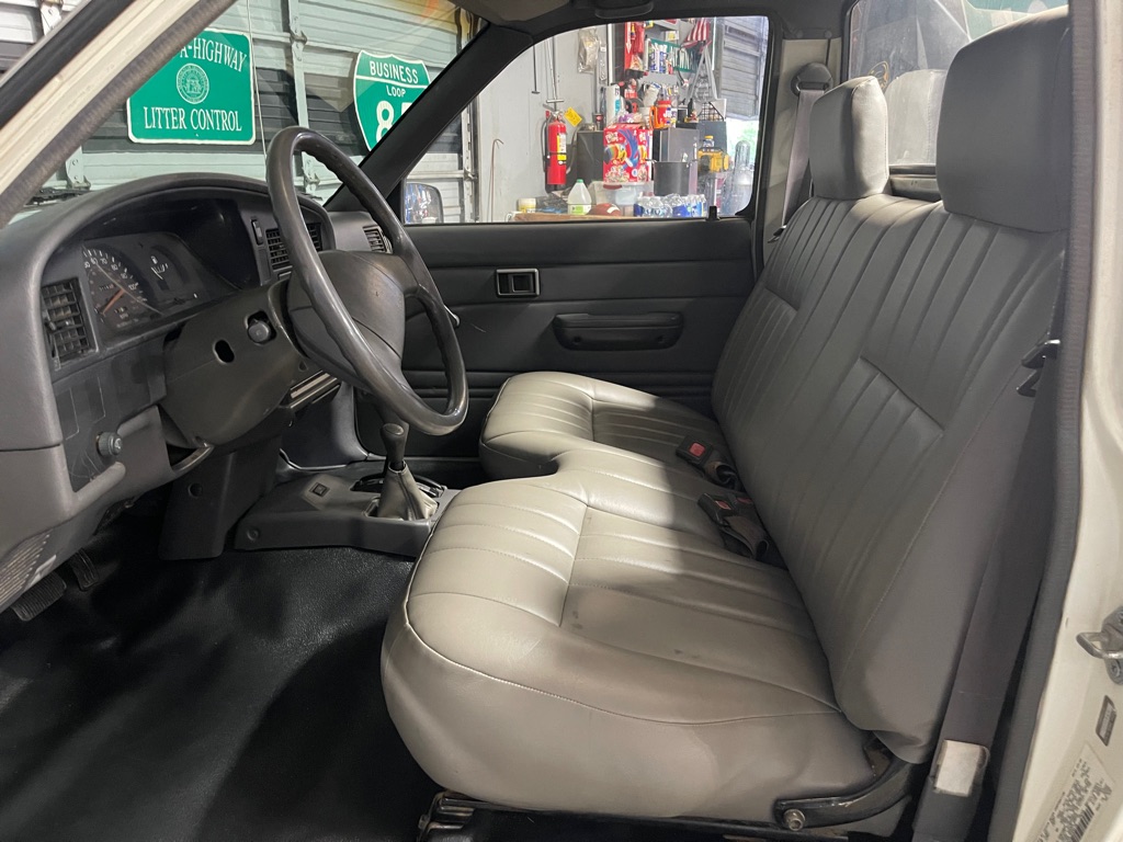 1990 TOYOTA PICKUP DELUXE