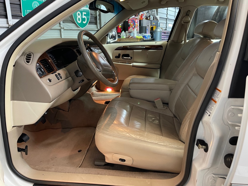 2001 LINCOLN TOWN CAR EXECUTIVE