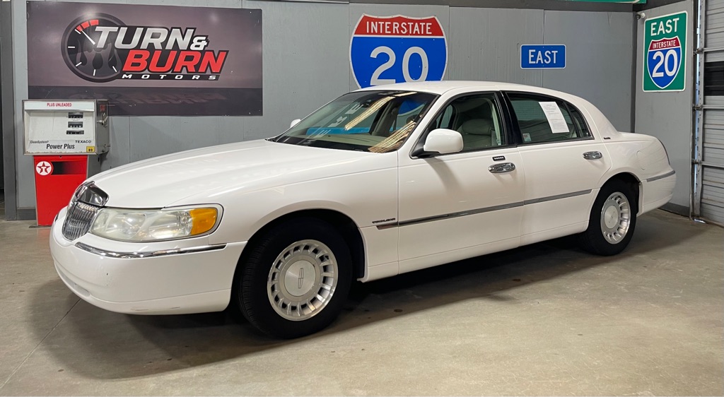 2001 LINCOLN TOWN CAR EXECUTIVE