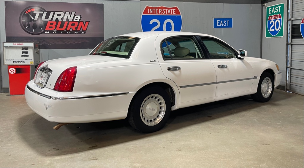 2001 LINCOLN TOWN CAR EXECUTIVE