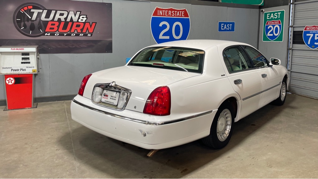 2001 LINCOLN TOWN CAR EXECUTIVE