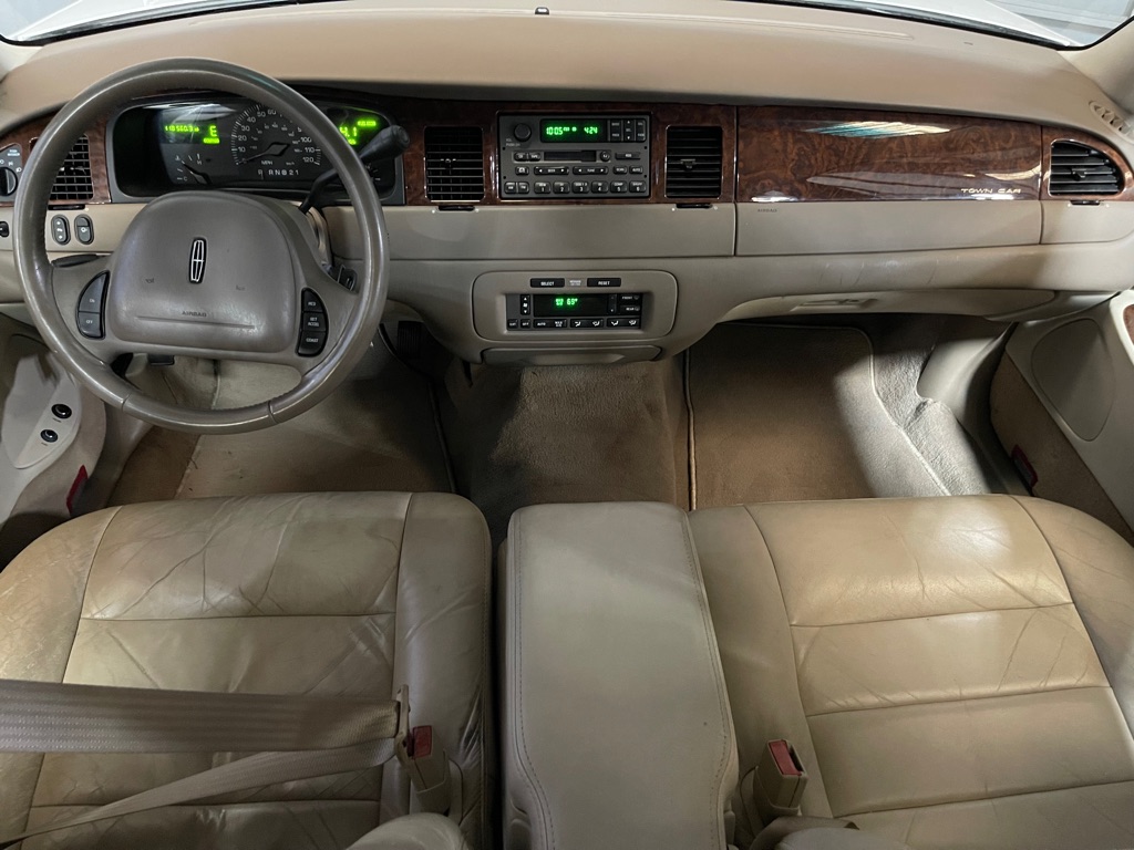 2001 LINCOLN TOWN CAR EXECUTIVE