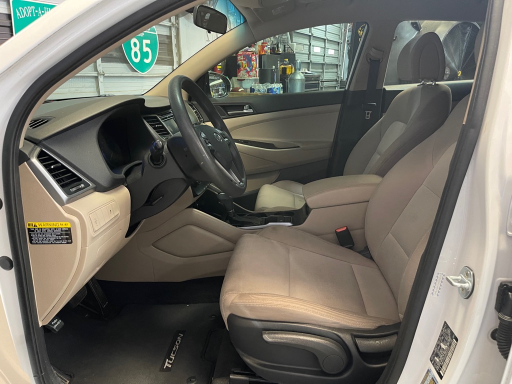 2017 HYUNDAI TUCSON SE