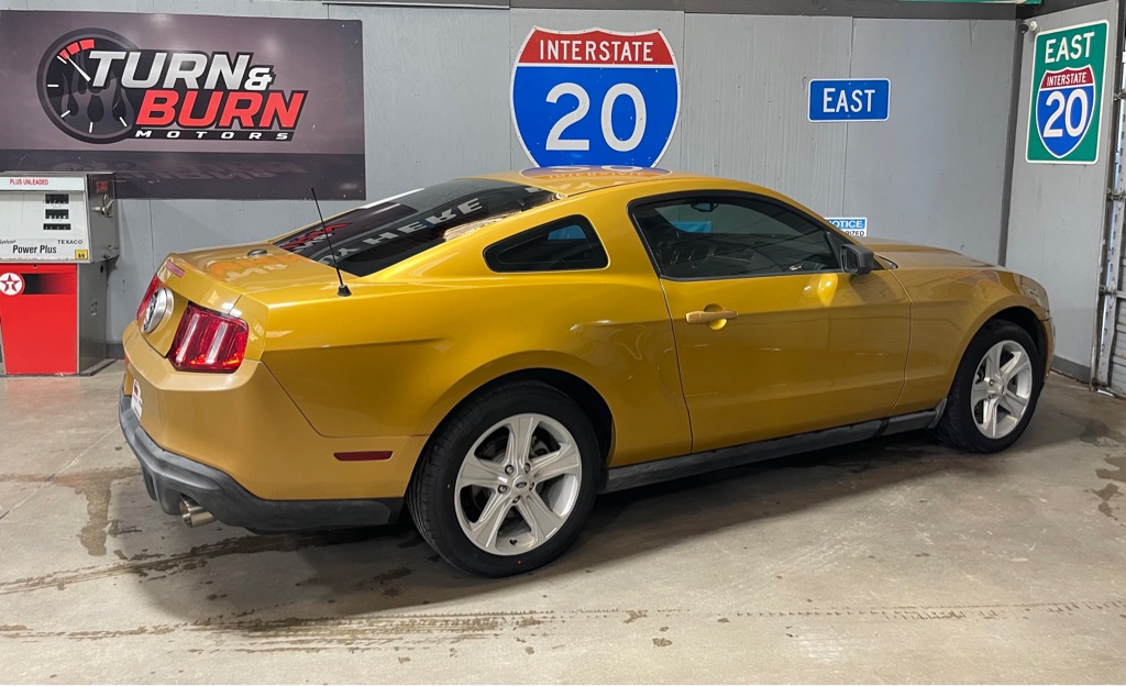 2010 FORD MUSTANG V6