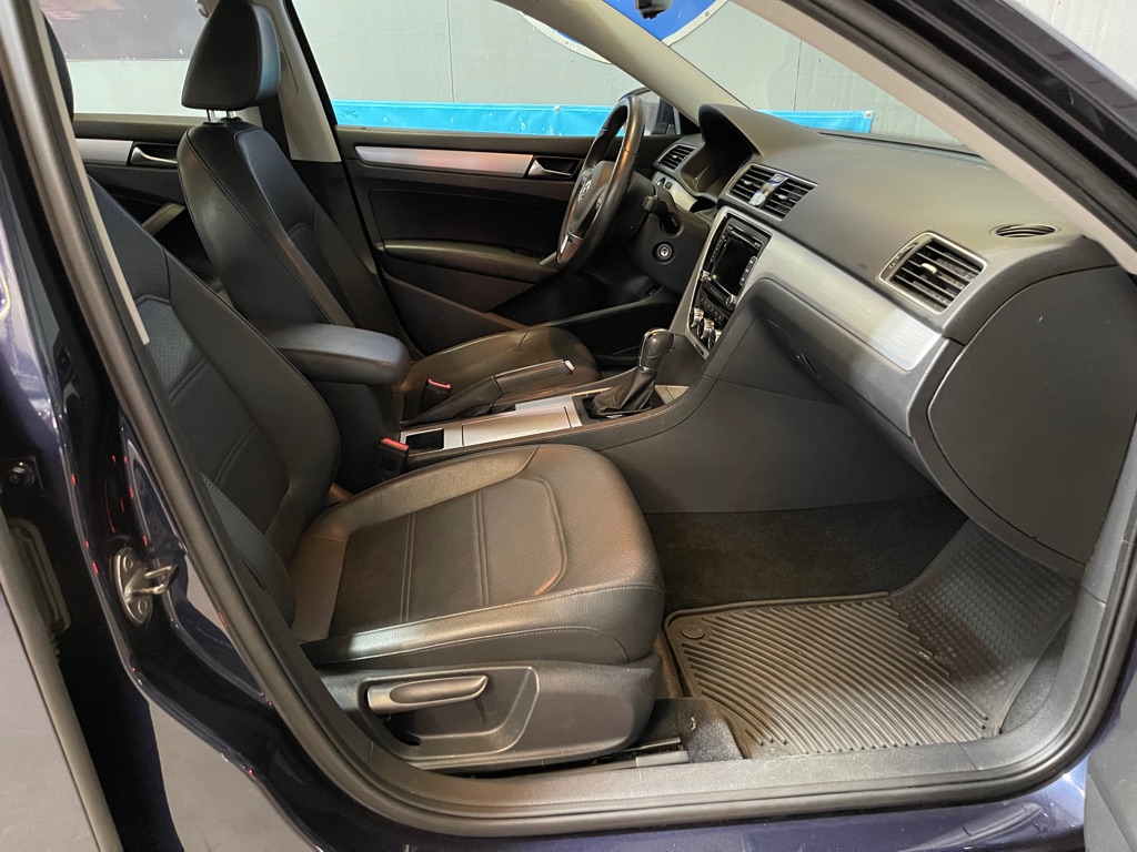 2012 VOLKSWAGEN PASSAT SE PZEV
