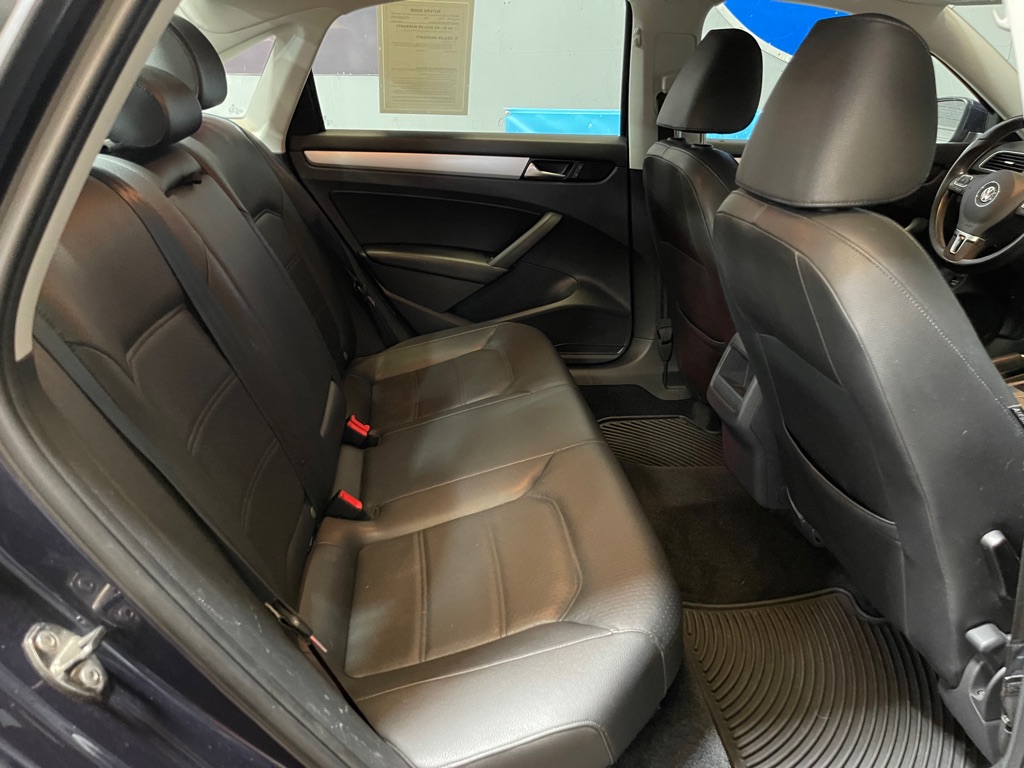 2012 VOLKSWAGEN PASSAT SE PZEV