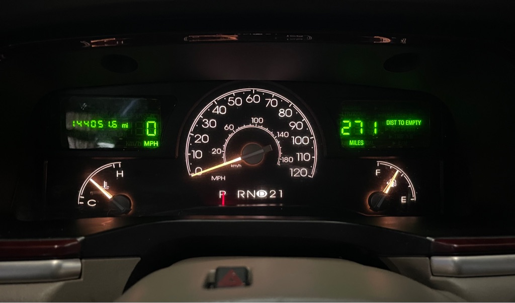 2005 LINCOLN TOWN CAR SIGNATURE
